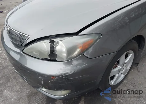 2004 Toyota Camry Se z USA, uszkodzony, nr VIN 4T1BE32K74U843083